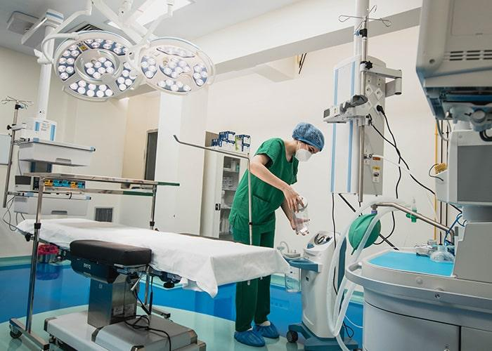 Комплексне оснащення операційної медичним обладнанням